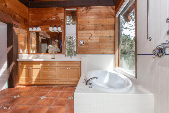 Downtairs En Suite Bathroom