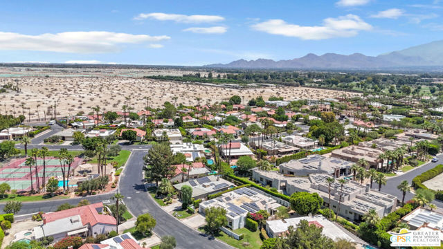 12 Santa Clara Drive, Rancho Mirage CA: https://media.crmls.org/mediaz/1ceac81c-e705-415b-bb3c-f731fcb14502.jpg