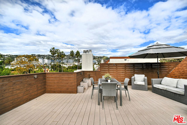 851 N Kings Road, West Hollywood CA: https://media.crmls.org/mediaz/1cebf8ad-9672-45fa-b4d8-c5f63a6ed5f2.jpg