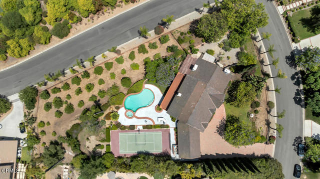 11395 Highridge Court, Camarillo CA: https://media.crmls.org/mediaz/1cec386c-a3dc-4231-8d00-1a3c998cd05a.jpg