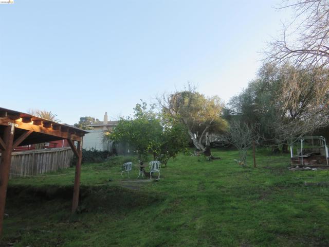 1731 San Pablo Ave, Pinole CA: https://media.crmls.org/mediaz/1cec6bce-c8be-4531-8c77-d5a017317d72.jpg