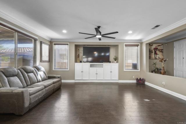 Detail Gallery Image 4 of 40 For 1223 Seagreen Pl, San Diego,  CA 92154 - 3 Beds | 2/1 Baths