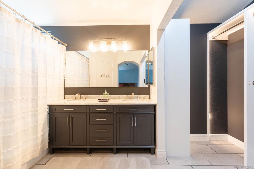 MLS #250041516SD image #23