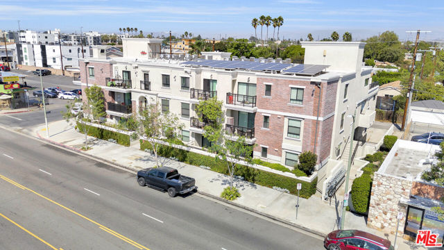 Image 3 of 17 For 10455 Magnolia Boulevard