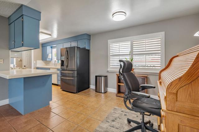 2701 Warwick Lane, Modesto CA: https://media.crmls.org/mediaz/1ced6b19-e499-439a-a1fe-40d2801a2f6b.jpg