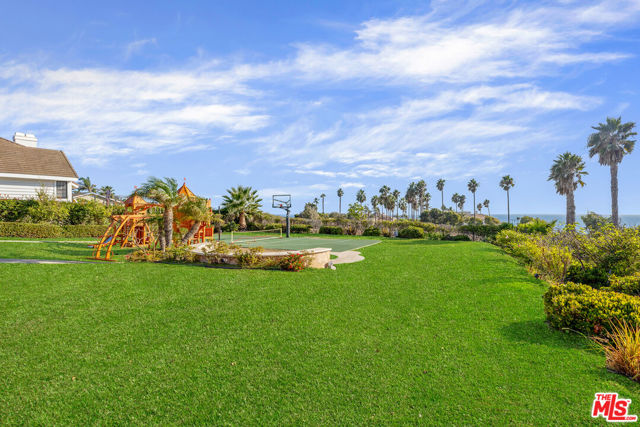 30532 MORNING VIEW Drive, Malibu CA: https://media.crmls.org/mediaz/1ceda195-c059-4ad8-ace7-ad72b79a470a.jpg