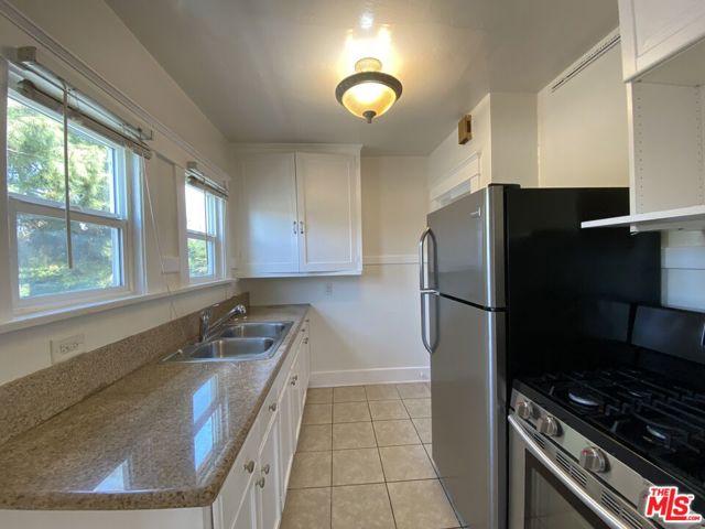 1604 La Fayette Road, Los Angeles CA: https://media.crmls.org/mediaz/1cedb67f-dc0b-4ba5-a07e-8173b56e16c2.jpg