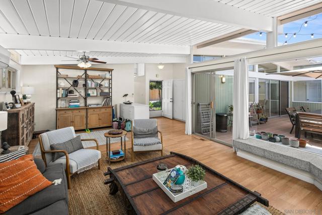 435 Country Club Ln, Coronado CA: https://media.crmls.org/mediaz/1cee2233-fa66-48db-a7dd-2c1c762bfc3a.jpg