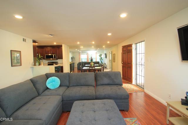 Detail Gallery Image 11 of 46 For 5700 Etiwanda Ave #123,  Tarzana,  CA 91356 - 3 Beds | 2 Baths