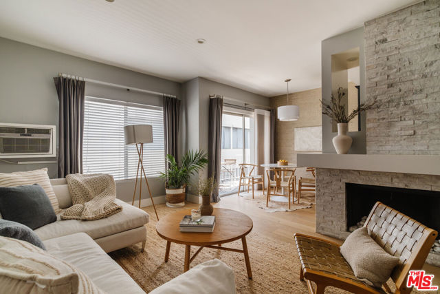 11906 Gorham Avenue, Los Angeles CA: https://media.crmls.org/mediaz/1cef1a63-7e56-4e5d-803b-3b995144da59.jpg