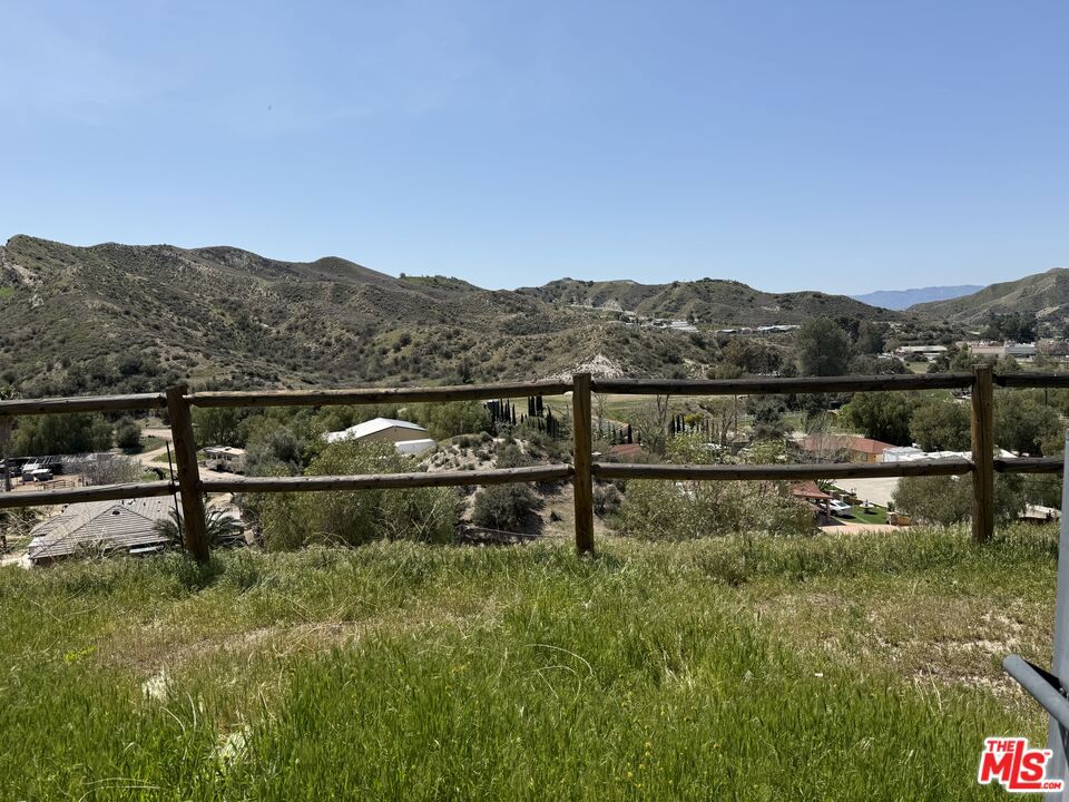 https://media.crmls.org/mediaz/1cef7a78-cba5-4474-bfa1-85a41bc9fc41.jpg?preset=X-Large