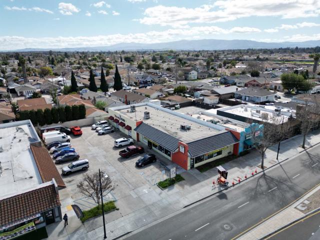 1638 1638 Alum Rock Avenue, San Jose CA: https://media.crmls.org/mediaz/1cefc840-e240-47e9-a93c-49f0cdf62889.jpg