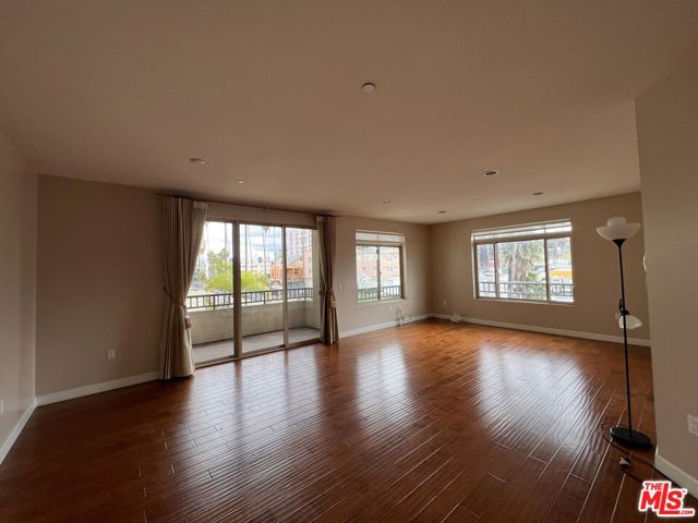 991 Arapahoe Street, Los Angeles CA: https://media.crmls.org/mediaz/1cefe85a-7390-4a3e-8854-142a82153daf.jpg