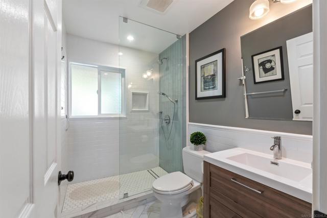 17924 Saint Andrews Dr, Poway CA: https://media.crmls.org/mediaz/1cefecb3-ad6b-4ba2-91ca-51e30d032311.jpg