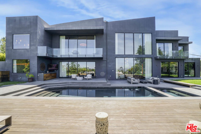 9152 Janice Place, Beverly Hills CA: https://media.crmls.org/mediaz/1cf06511-6779-4387-8374-5be1aabb06a8.jpg