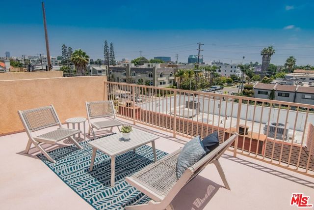 1747 S Barrington Avenue, Los Angeles CA: https://media.crmls.org/mediaz/1cf21c1d-d6ef-41fd-9979-9de3d4b94036.jpg
