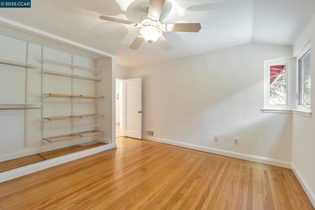 9 Wanda Way, Martinez CA: https://media.crmls.org/mediaz/1cf2ffc3-da9c-4975-b0c3-cc355645df61.jpg