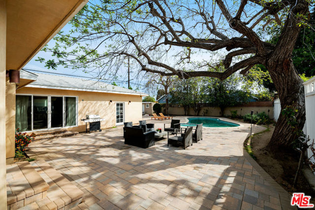 12504 Kling Street, Studio City CA: https://media.crmls.org/mediaz/1cf3056e-bf82-42c7-a840-352649b562a6.jpg
