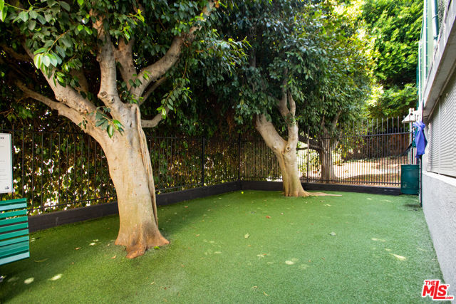 1131 Alta Loma Road, West Hollywood CA: https://media.crmls.org/mediaz/1cf39947-d7f5-464d-8b5d-524482e946c0.jpg