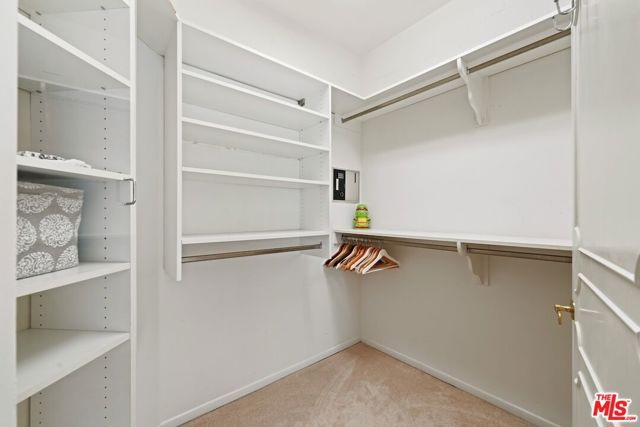 15656 Crownridge Place, Sherman Oaks CA: https://media.crmls.org/mediaz/1cf3eba1-76d0-440a-813d-f1bd3405beb3.jpg