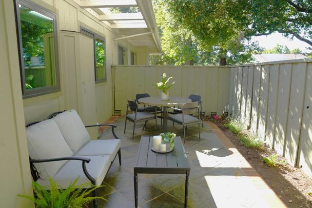 1070 Mercedes Avenue, Los Altos CA: https://media.crmls.org/mediaz/1cf3ed00-355f-4899-88a3-d8a99d919c57.jpg