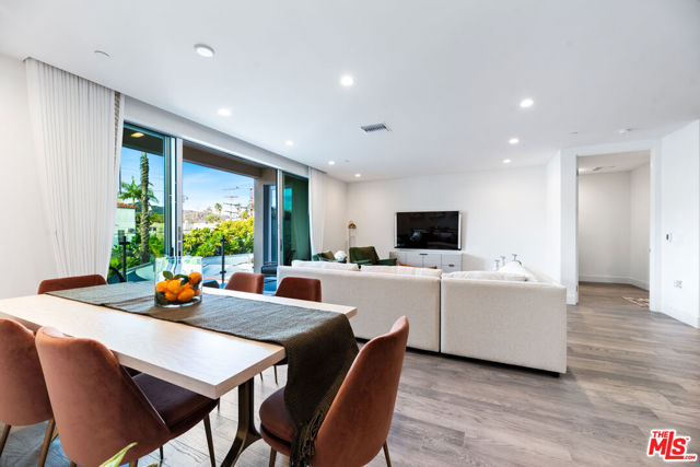 728 N Sweetzer Avenue, West Hollywood CA: https://media.crmls.org/mediaz/1cf3f17a-cf78-4807-a0c2-158e10b63789.jpg