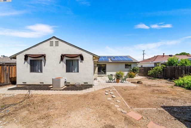 3819 California Way, Livermore CA: https://media.crmls.org/mediaz/1cf42fc9-f821-463b-b817-b423b6b05112.jpg