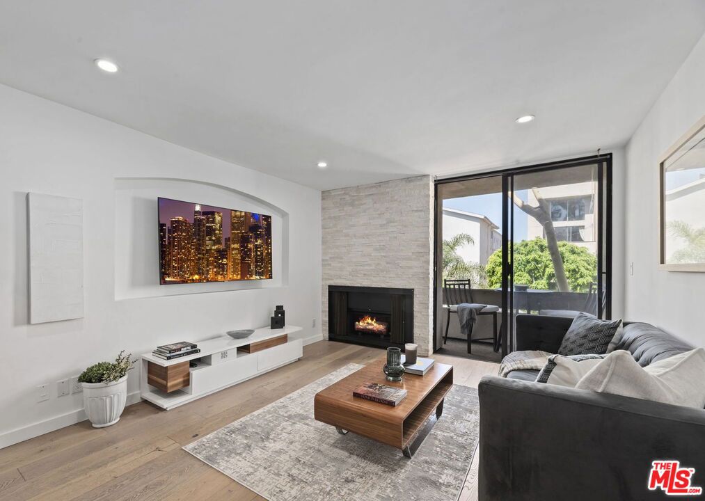 750 N Kings Road #201
