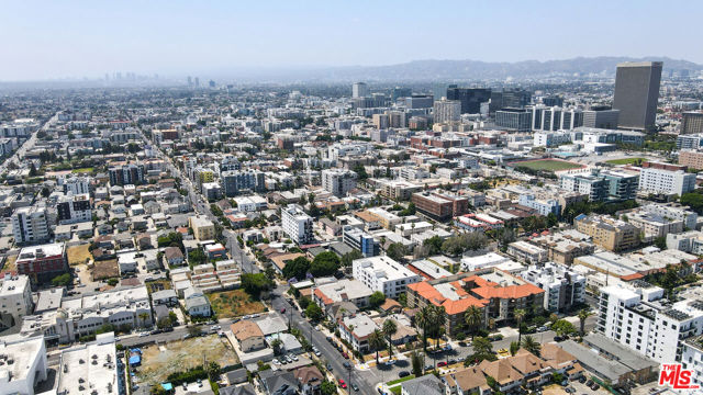 2963 San Marino Street, Los Angeles CA: https://media.crmls.org/mediaz/1cf52294-adb6-4f3e-891b-9b32617d4117.jpg