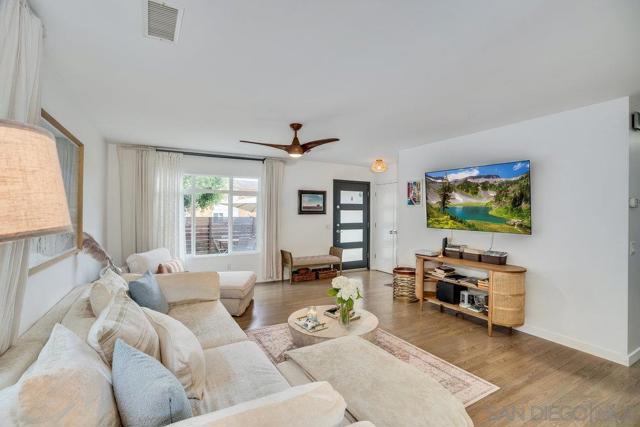 990 92 Laguna Dr, Carlsbad CA: https://media.crmls.org/mediaz/1cf563f6-34be-455f-8ba3-9d0c11c72726.jpg