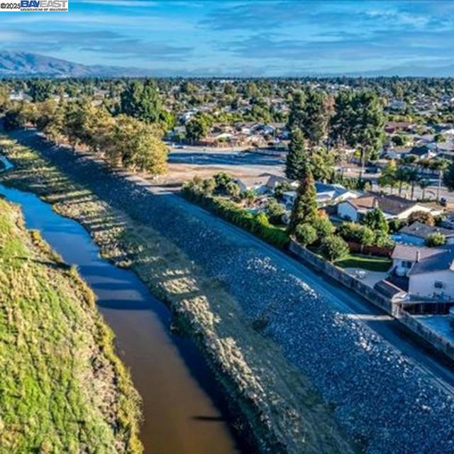 3184 Waugh Place, Fremont CA: https://media.crmls.org/mediaz/1cf59bb6-c4d5-47da-9e2a-40599c692cb0.jpg