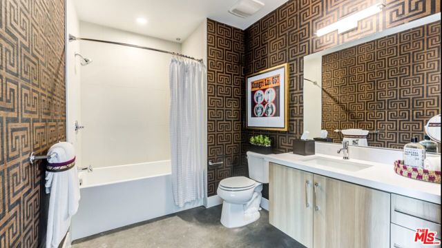 695 S Santa Fe Avenue, Los Angeles CA: https://media.crmls.org/mediaz/1cf677f4-1d01-4722-9a5e-22f68f282ba4.jpg