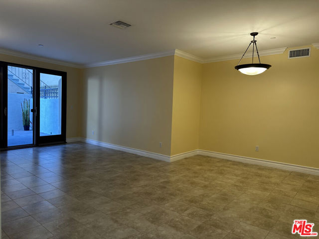 122 N Clark Drive, West Hollywood CA: https://media.crmls.org/mediaz/1cf67cf4-c0a6-4b25-9d59-915c27682a3e.jpg