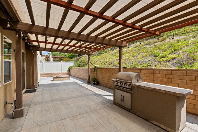 1801 Santa Christina, Chula Vista CA: https://media.crmls.org/mediaz/1cf6b78c-d127-4795-a0be-fd87e92f8cd8.jpg