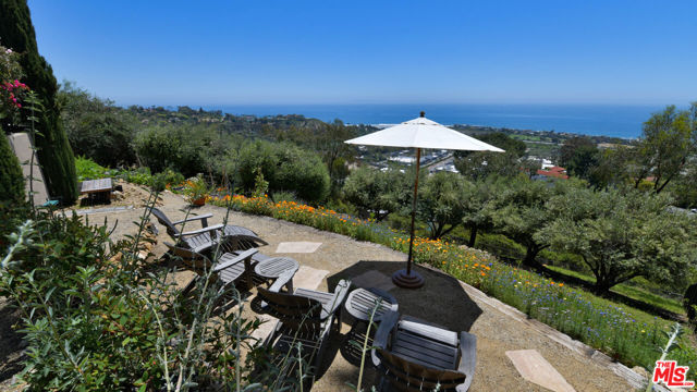 23806 Malibu Crest Drive, Malibu CA: https://media.crmls.org/mediaz/1cf6f5c4-78d1-4ff5-8e85-cb8292f0271e.jpg