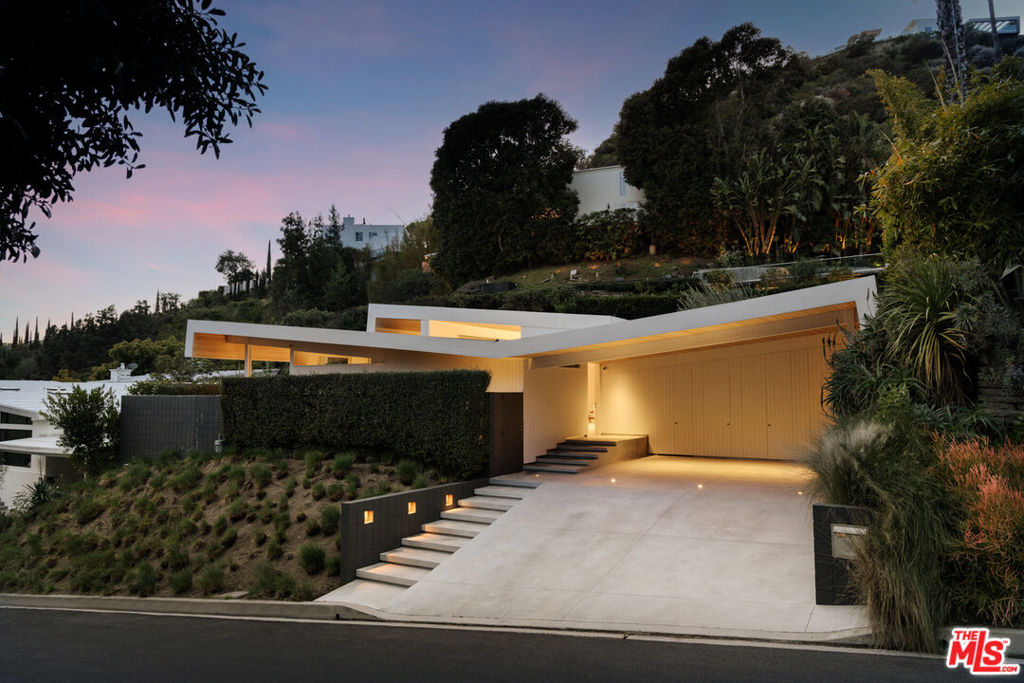 1549 Rising Glen Road