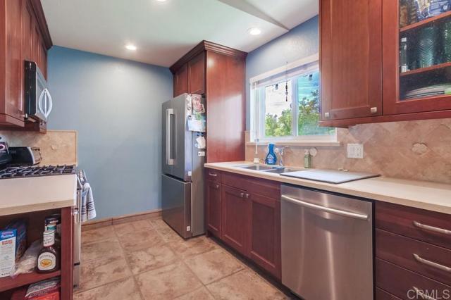 Detail Gallery Image 9 of 33 For 415 3rd St, Ramona,  CA 92065 - 3 Beds | 2 Baths
