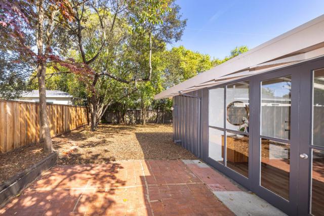 575 E Meadow Drive, Palo Alto CA: https://media.crmls.org/mediaz/1cf7df15-e1ff-4fc6-86d8-95f7658b4a9e.jpg