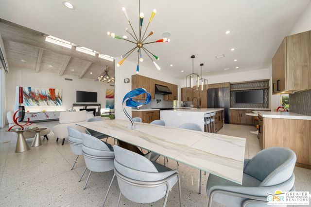 30 Mayfair Drive, Rancho Mirage CA: https://media.crmls.org/mediaz/1cf7df83-bddc-4eac-ab95-780c96c5d1bc.jpg