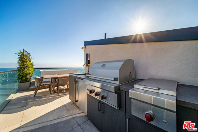 18954 Pacific Coast Highway, Malibu CA: https://media.crmls.org/mediaz/1cf8abf8-6c39-442f-bd6b-1dfd4359cbce.jpg