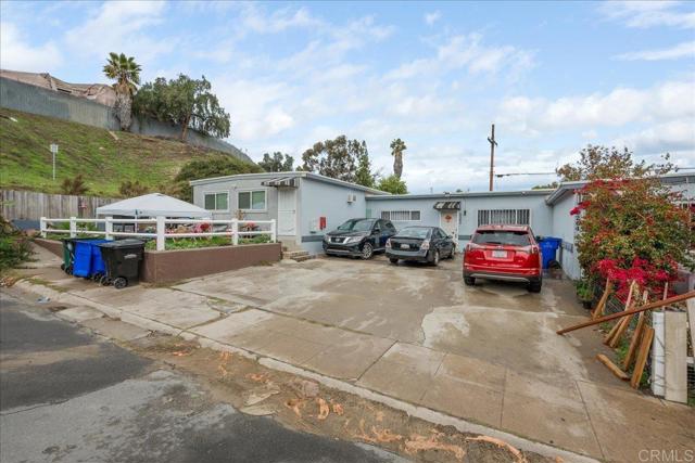 3260 64 Steel Street, San Diego CA: https://media.crmls.org/mediaz/1cf8db6f-963f-4493-9f5a-19d8fd675c44.jpg