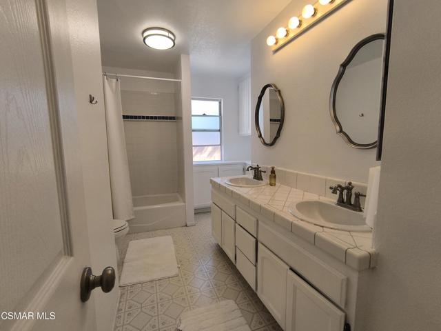 2331 Welcome Court, Simi Valley CA: https://media.crmls.org/mediaz/1cf90447-5832-4ee5-9eb0-364efd7be73b.jpg