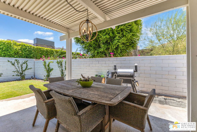 12 Santa Clara Drive, Rancho Mirage CA: https://media.crmls.org/mediaz/1cf90468-3c8c-4be8-9952-64c655976925.jpg