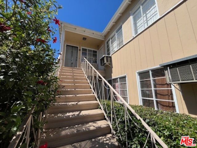 13358 Victory Boulevard photo 5