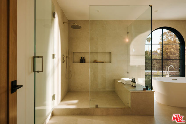 446 N Croft Avenue, Los Angeles CA: https://media.crmls.org/mediaz/1cfa08a5-a8f5-447f-a65d-b7930c7c8fa5.jpg