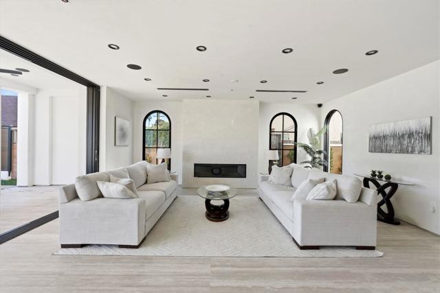 Detail Gallery Image 17 of 52 For 160 N Stanley Dr, Beverly Hills,  CA 90211 - 5 Beds | 5/1 Baths