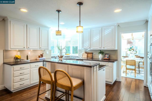 40 Northview Ct, Danville CA: https://media.crmls.org/mediaz/1cfa541b-8099-47dc-87bc-2f508ca5a40b.jpg