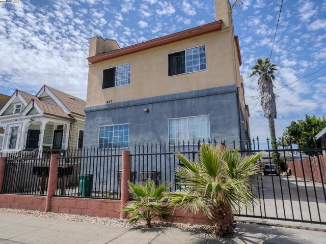 1437 25Th Ave, Oakland CA: https://media.crmls.org/mediaz/1cfa86c5-3d81-4835-b26a-557e91fe4189.jpg
