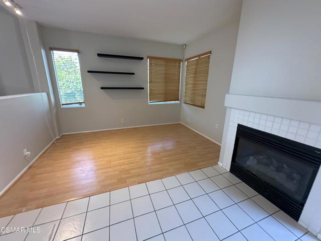237 Spurwood Lane, Simi Valley CA: https://media.crmls.org/mediaz/1cfaa485-4829-4578-8cd0-3d2822a9609e.jpg