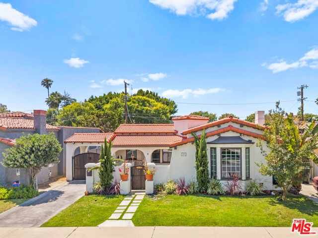 3871 Roxton Avenue, Los Angeles CA: https://media.crmls.org/mediaz/1cfb0601-c19d-4926-afc4-5616527c9381.jpg